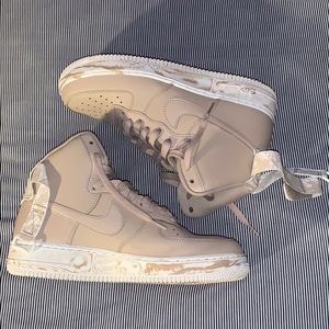 Nike AirForce 1 Tan Badge HighTop